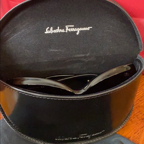 SALVATORE FERRAGAMO WOMEN’S SUNGLASSES 😎 Italy😎 - Picture 7 of 7